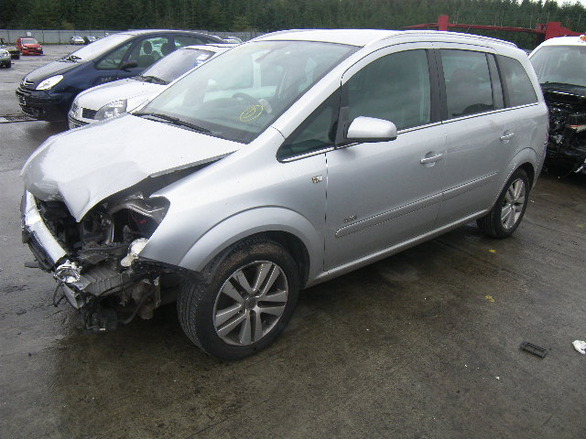 Разборка Opel Zafira  2007 года, серебряный (фото 3)
